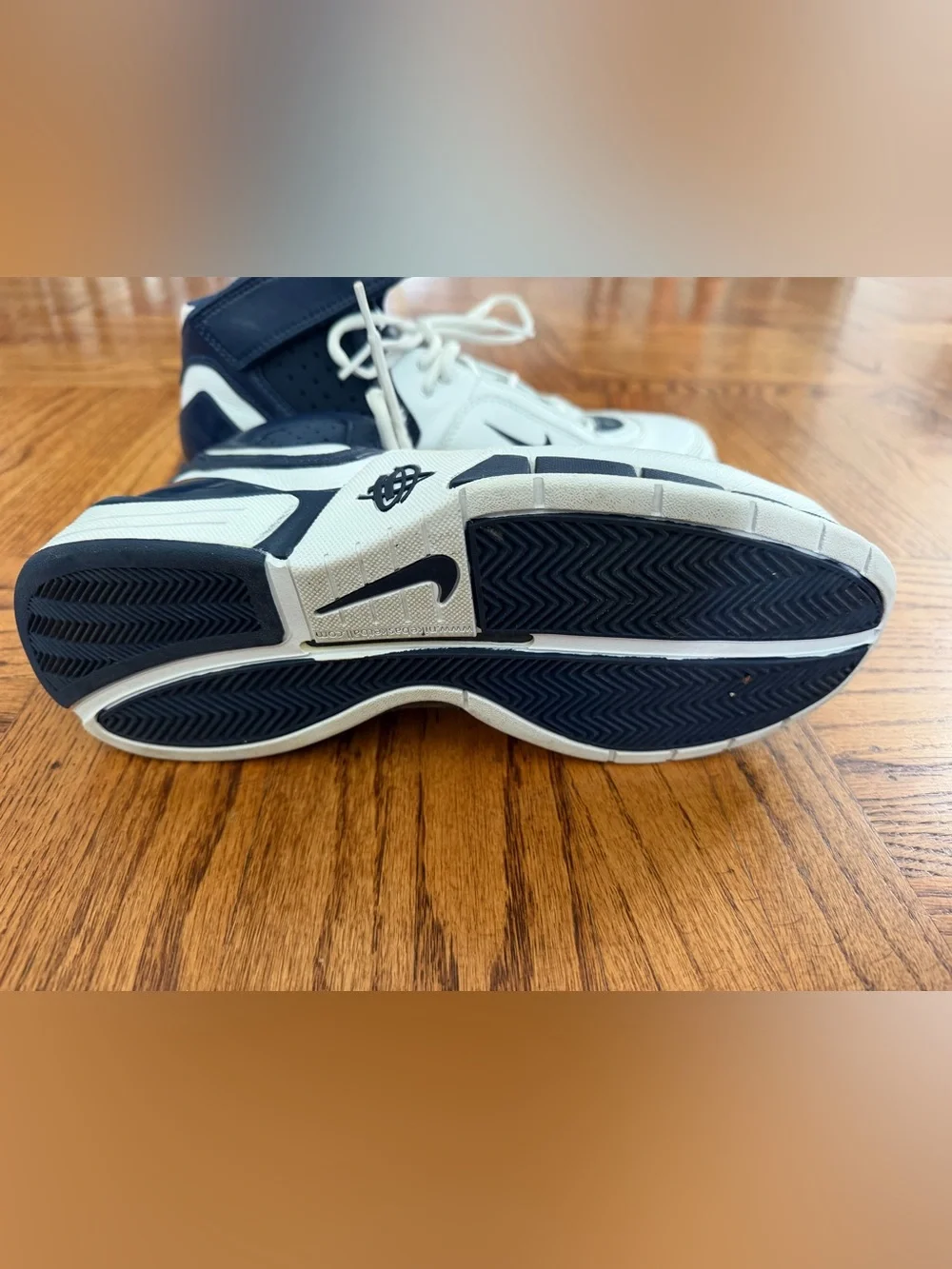 Nike Elite Men’s White and Navy High-Top Sneakers